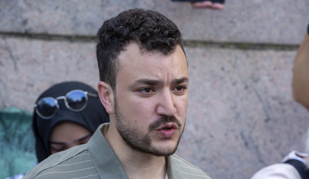 Mahmoud Khalil, activista propalestino, en la Universidad de Columbia en la ciudad de Nueva York, el 29 de abril del 2024.  