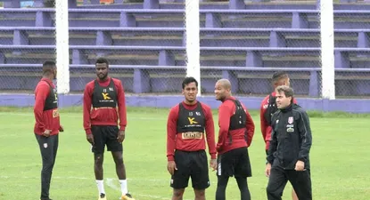 Práctica del conjunto incaico de cara al partido ante Uruguay en el Centenario