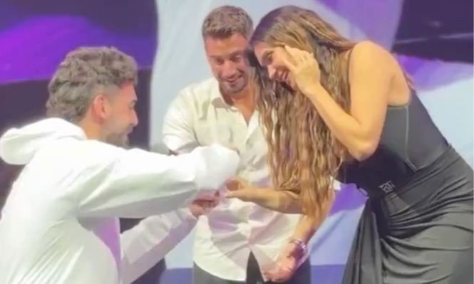 Sebastián Espada le pidió casamiento a Momi Giardina durante el show en el Antel Arena