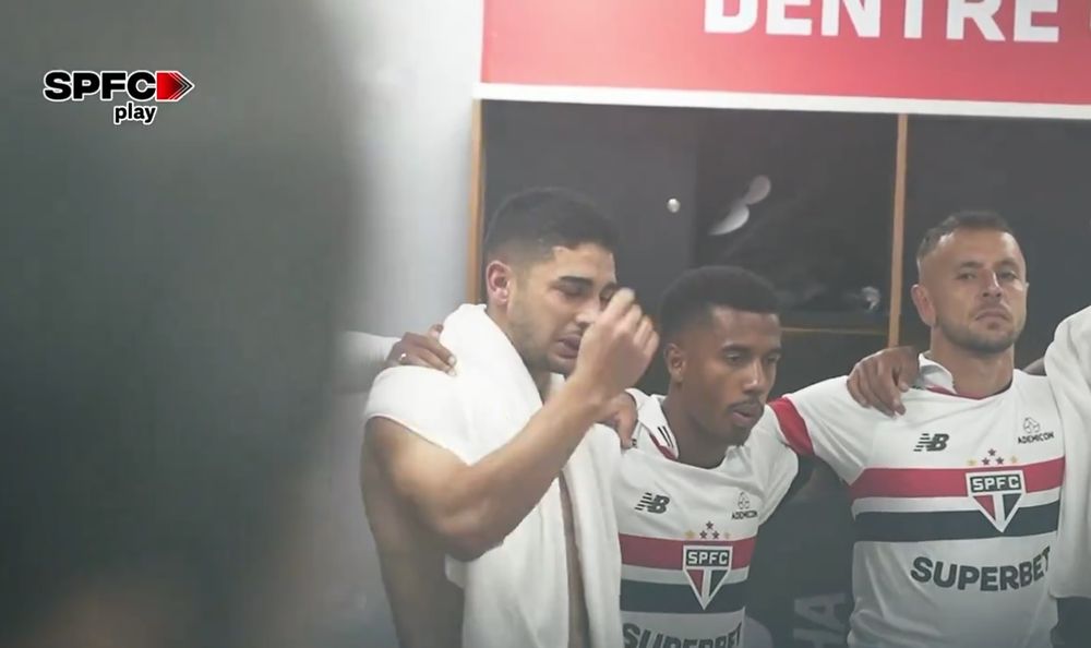 Las lágrimas del uruguayo Michel Araújo al pedirle a sus compañeros de Sao Paulo que recen por Juan Izquierdo