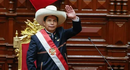 La fiscalía investiga a Castillo por presuntos delitos de tráfico de influencias, organización criminal y colusión agravada por una causa que involucra a su entorno político y familiar.