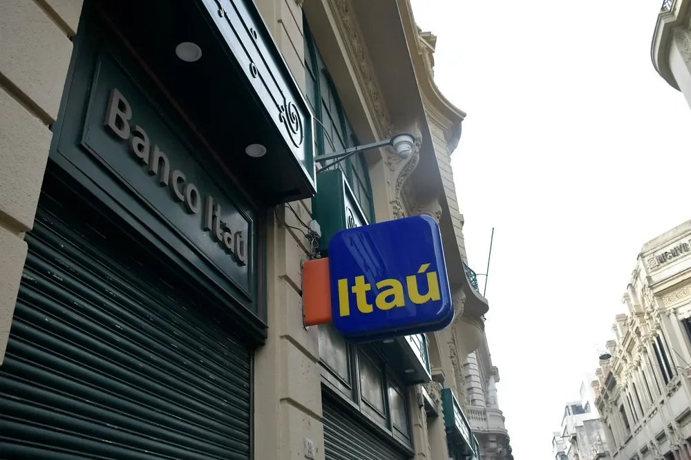 La participación del banco en ambas empresas le permitirá trabajar en conjunto para ofrecer nuevas oportunidades de participación en el circuito financiero en la región.