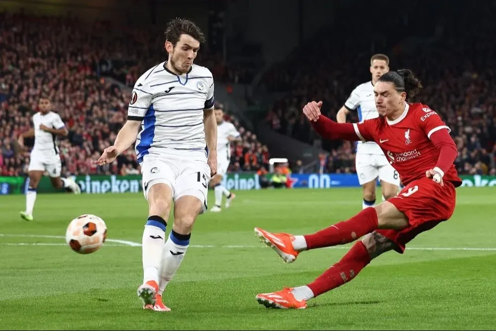 Darwin visita con Liverpool a Fulham