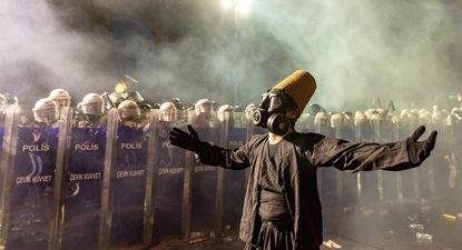 3 claves para entender las masivas manifestaciones en Turquía que desafían a Erdogan y por las que ya han detenido a más de 1.000 personas