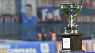 El trofeo qel Torneo Intermedio