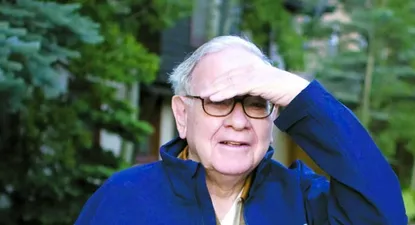 Por qué Warren Buffett puede salirse con la suya en cuestiones de sexismo