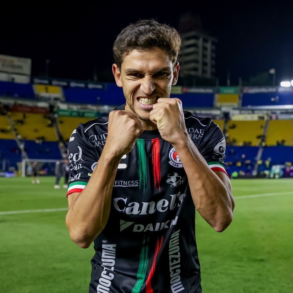 Festejo de Juan Manuel Sanabria en el triunfo de San Luis ante América