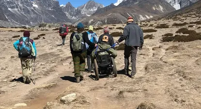 Un parapléjico subió más de 5.000 metros del Everest por sus propios medios