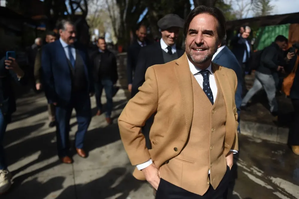 Lacalle Pou viajará a China a fines de noviembre