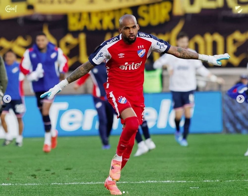 El festejo de Luis Mejía haciendo el avioncito