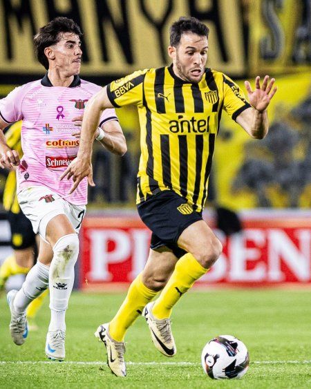 Camilo Mayada en Peñarol vs Boston River.jfif
