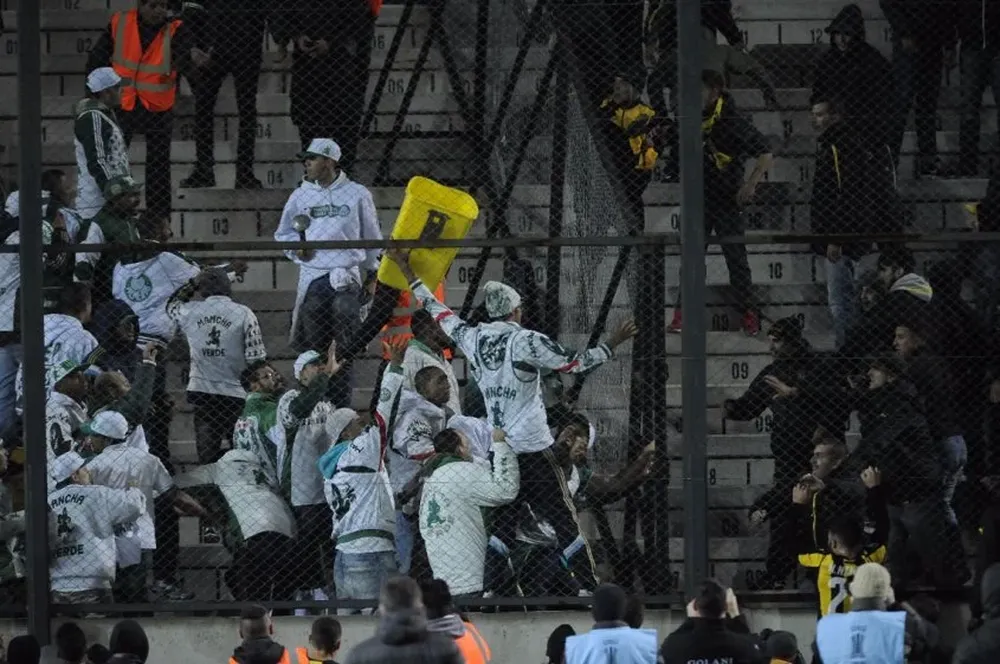 Hinchas de Palmeiras y Peñarol