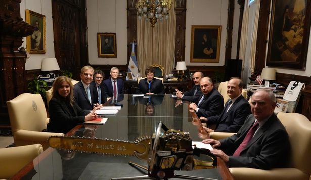 El Gobierno prepara una estrategia doble por los vetos: judicialización y negociación del Presupuesto 2026