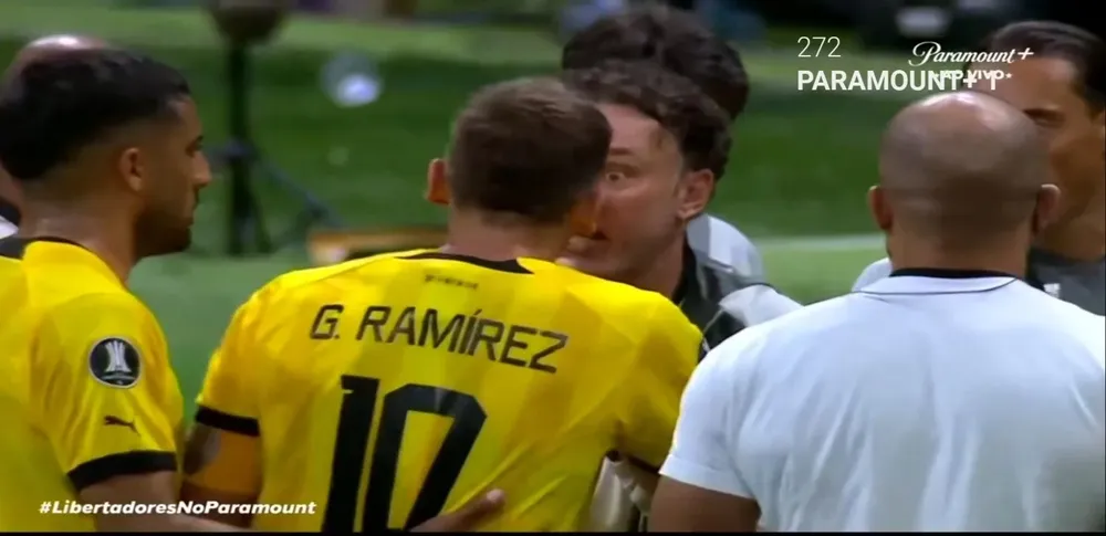 La discusión de Milito y Gastón Ramírez