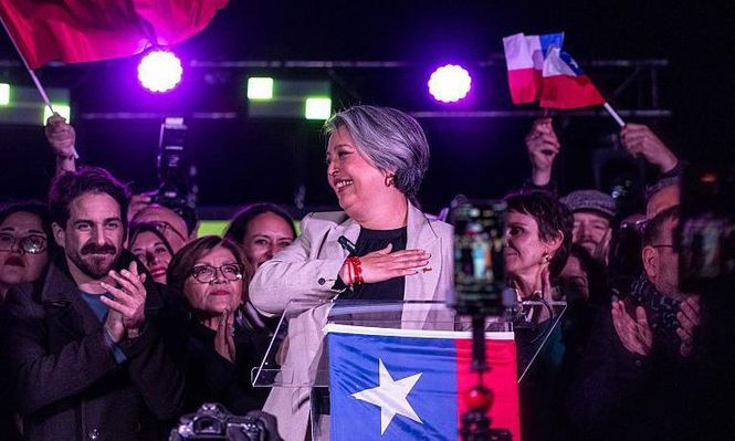Quién es Jeannette Jara, la comunista que obtuvo un histórico triunfo en las primarias de la izquierda en Chile y buscará ser la sucesora de Gabriel Boric