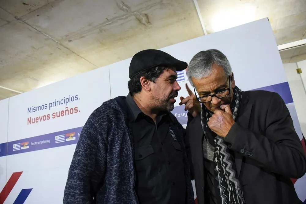 Senador Óscar Andrade y el secretario general del Partido Comunista, Juan Castillo