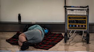 Okupas en Barajas: Madrid acusa al Gobierno de no suministrar datos de las personas que pernoctaban en el aeropuerto