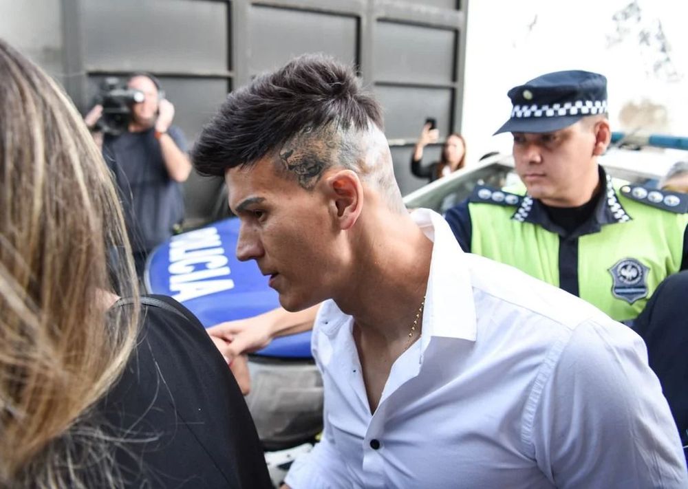 El arquero Sebastián Sosa entrando a los tribunales de Tucumán en una de las audiencias por la acusación de abuso sexual de una joven periodista