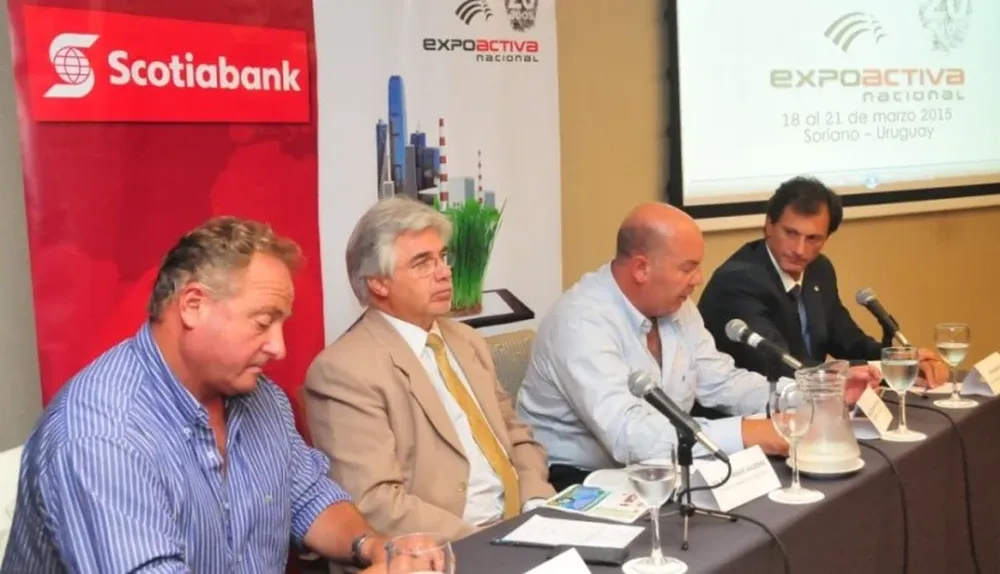Gómez, Aguerre, Rodríguez y Masola en el lanzamiento