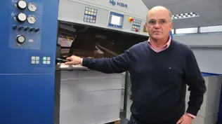 Horacio Rey, director de Imprimex, con la nueva impresora
