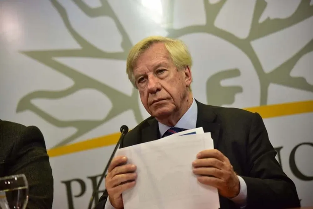 Astori anunció los ajustes que regirán desde enero. C. Lebrato