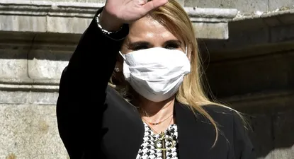 la presidenta de bolivia, jeanine anez, confirmo que tiene coronavirus