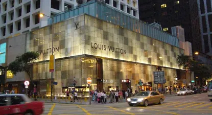 La empresa francesa fue fundada por Louis Vuitton Malletier en 1854