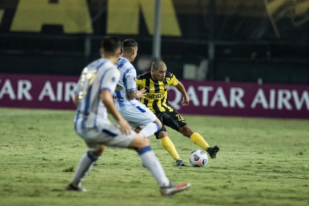 Gargano ante Cerro Largo en el partido revancha de la Copa Sudamericana de este año