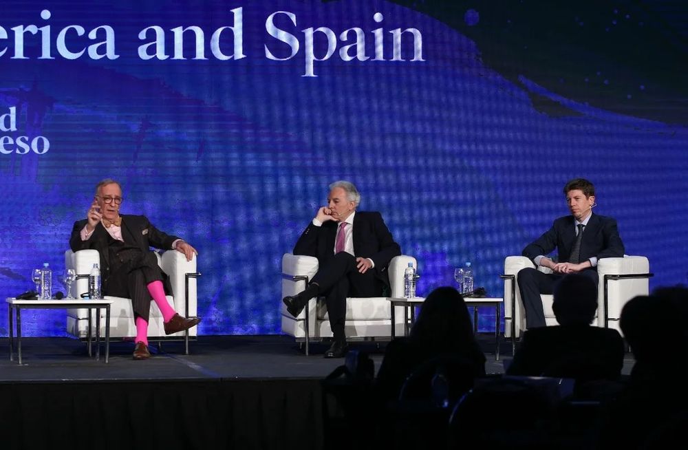 Álvaro Vargas Llosa, de la Fundación Internacional para la Libertad, Lorenzo Bernaldo de Quirós, autor de “Por una derecha liberal”, y Daniel Raisbeck del Cato Institute durante la segunda jornada de El renacer de la libertad en Argentina y el mundo organizado por la Fundación Libertad y Progreso