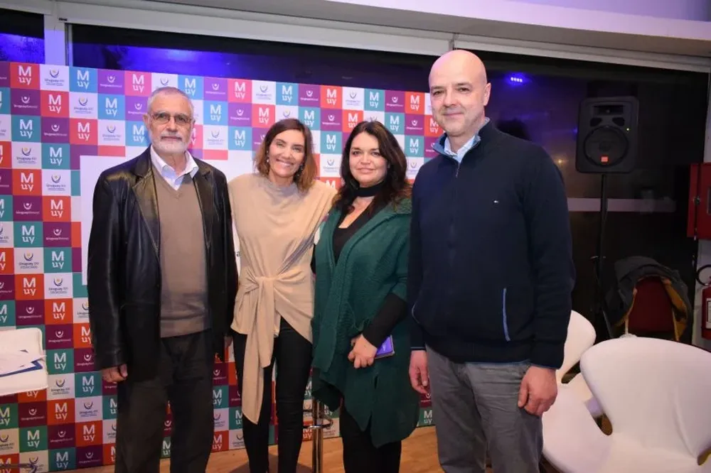 Benjamín Liberoff, María Gomensoro, Larissa Persomo y Antonio Carambula
