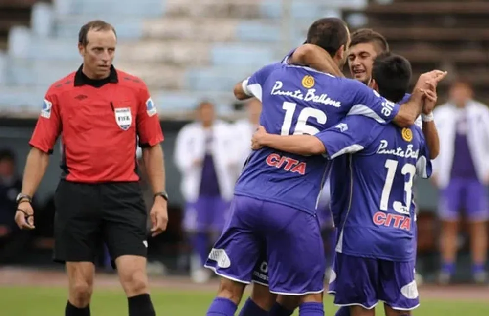 Daniel Fedorczuk y festejo de Defensor