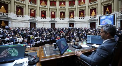 El Observador | Cámara de Diputados. Martín Menem. Votación afirmativa para el Presupuesto 2026.
