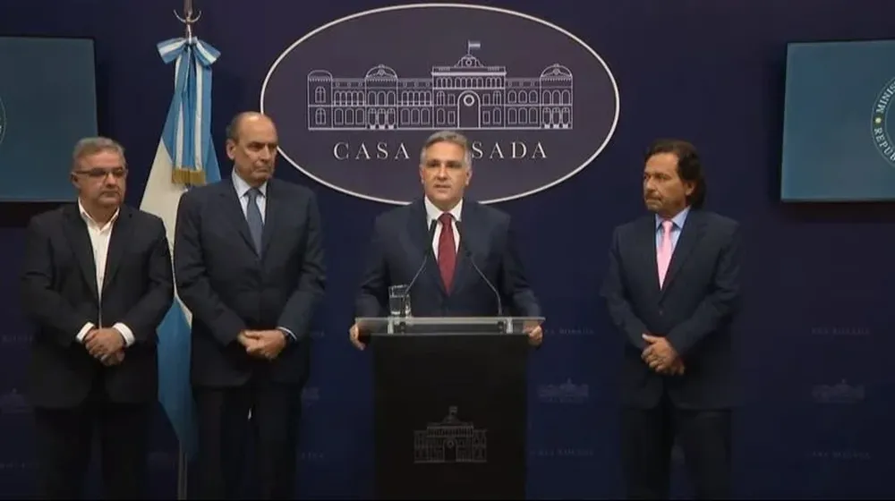 Los gobernadores junto a Guillermo Francos