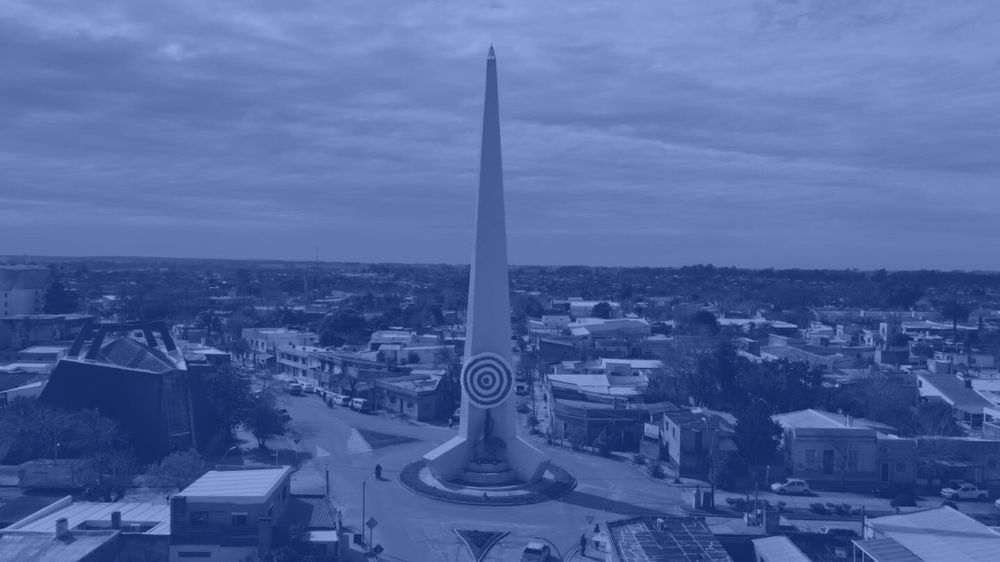 Escarapela gigante en el obelisco de Treinta y Tres