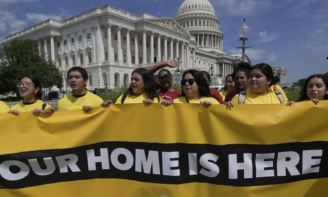 Organizaciones de latinos pro-inmigrantes, en una manifestación frente al Capitolio.