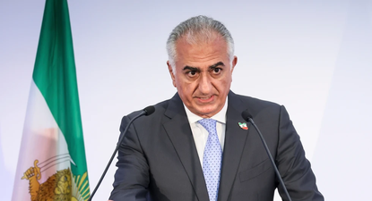 Quién es Reza Pahlavi, el expríncipe heredero del sha exiliado en EEUU y que busca liderar Irán si colapsa el régimen
