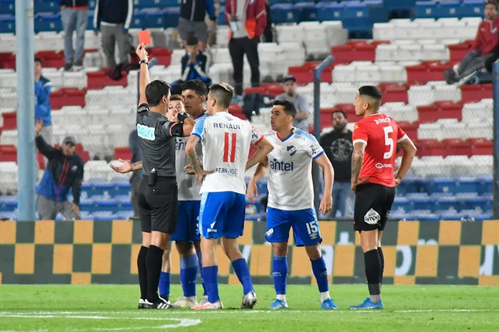 González expulsó correctamente a Ramírez