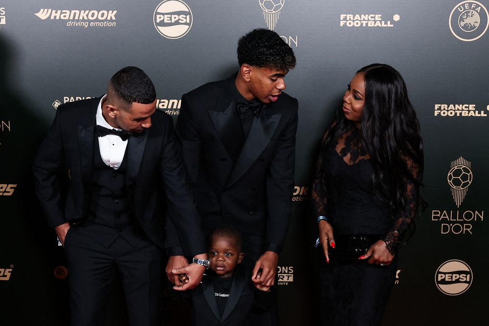 Lamine Yamal, su padre Mounir Nasraoui, su madre Sheila Ebana y su hermano Keyne