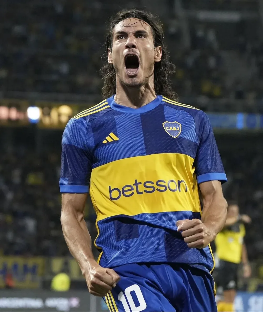 Edinson Cavani fue la figura de Boca Juniors con dos goles, uno de ellos, un golazo