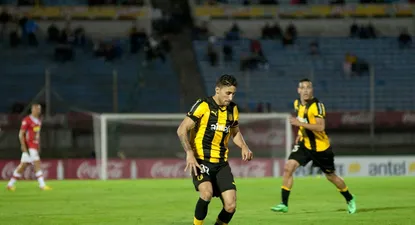 Peñarol confirmó la llegada de Jonathan Urretaviscaya