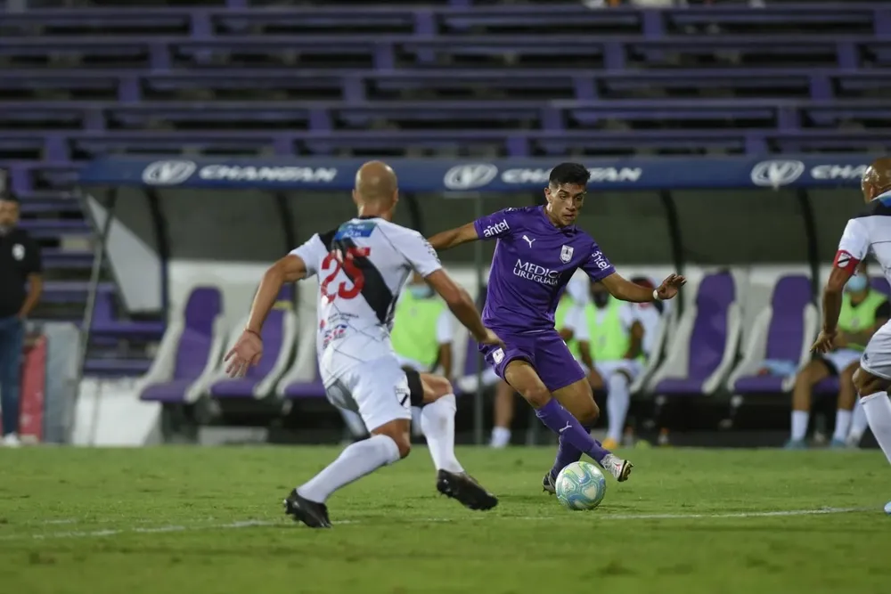 Matías Ocampo ante Matías Fritzler