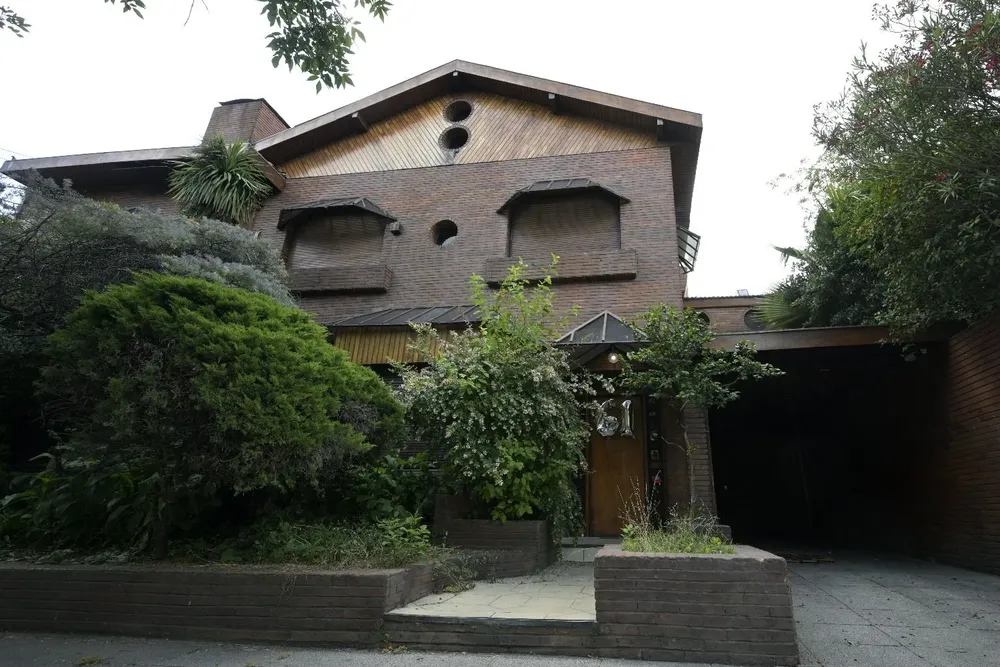 Para participar de la subasta en línea transmitida desde un hotel de Buenos Aires por más de tres horas, se habían inscripto para ofertar unas 1.500 personas de varios países latinoamericanos, Italia, Francia, Inglaterra, Rusia y Dubai