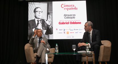 El ministro de Economía Gabriel Oddone junto al presidente de la Cámara Española Alberto Charro