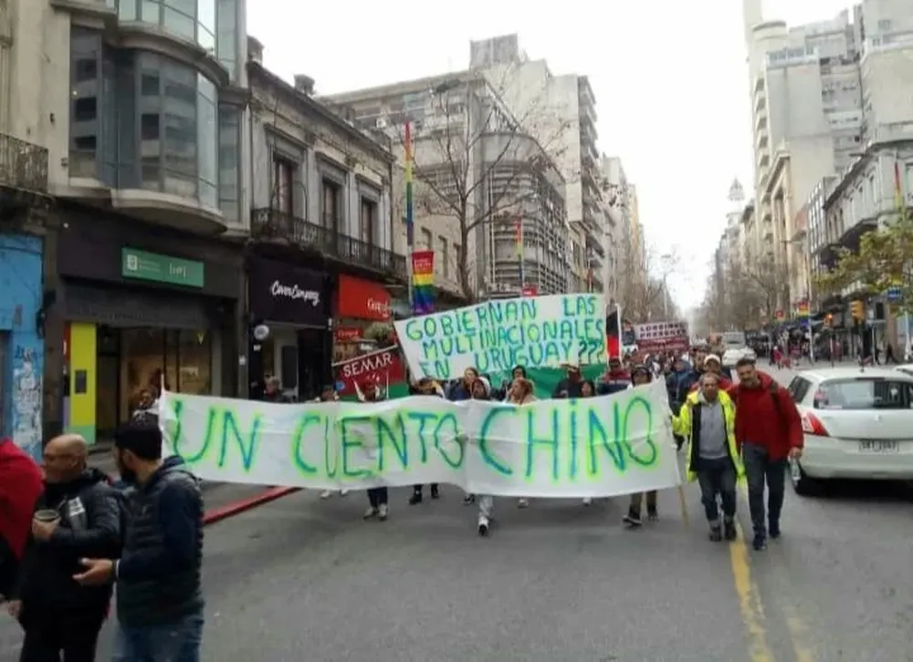 Los trabajadores fueron por Av. Libertador, Río Negro y la Av. 18 de Julio.