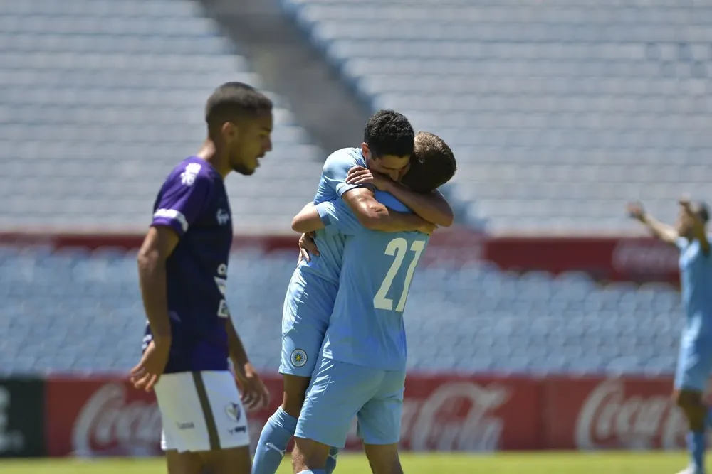 Álvarez y Teuten en el triunfo ante Fénix