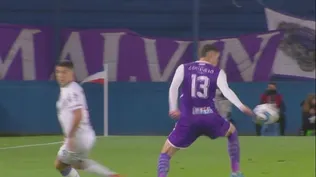 Imágenes del análisis del VAR en el parido Nacional - Defensor Sporting