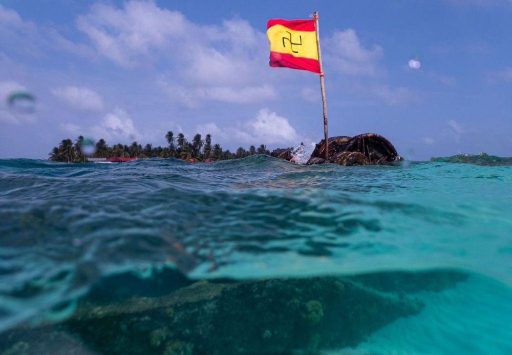 La bandera de la República de Tule todavía se puede ver en algunas partes del archipiélago de San Blas. Tiene un símbolo de la esvástica, que para los gunas tiene un simbolismo especial de su relación con el sol. Aunque después de la Segunda Guerra Mundial y debido a la identificación de este milenario símbolo con los nazis, solo se usa para conmemorar el día de la revolución.