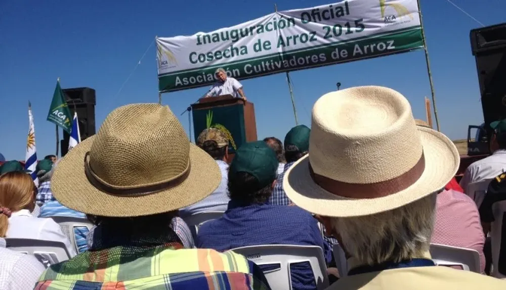 Los productores escucharon atentos el discurso del ministro Aguerre