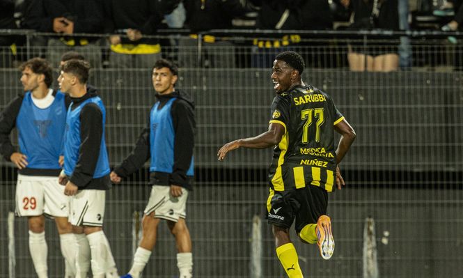 Luis Angulo celebra su gol ante Danubio