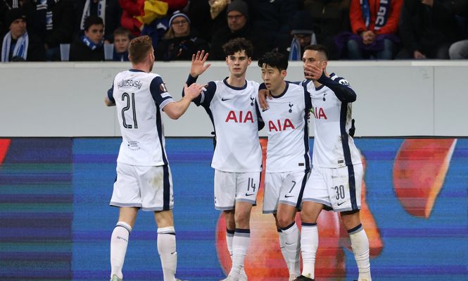 Rodrigo Bentancur en el festejo de Tottenham